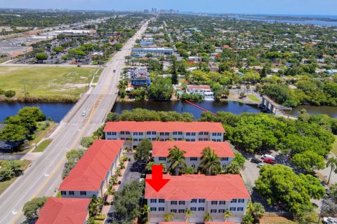 Adosado en venta en Lake Worth, Florida, 3 dormitorios, 185.8 m2 № 1065450 - foto 6