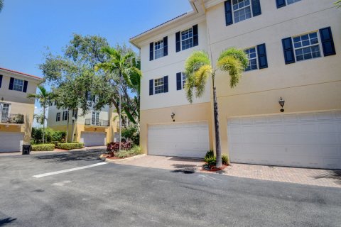 Townhouse in Lake Worth, Florida 3 bedrooms, 185.8 sq.m. № 1065450 - photo 13