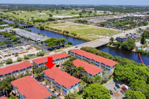 Adosado en venta en Lake Worth, Florida, 3 dormitorios, 185.8 m2 № 1065450 - foto 5