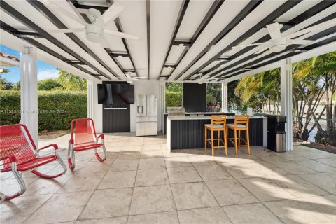 Casa en venta en Miami Springs, Florida, 5 dormitorios, 344.95 m2 № 1030823 - foto 2
