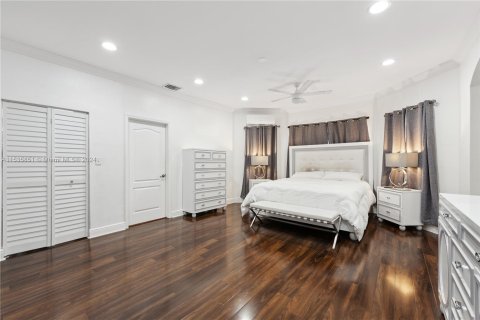 Casa en venta en Miami Springs, Florida, 5 dormitorios, 344.95 m2 № 1030823 - foto 28