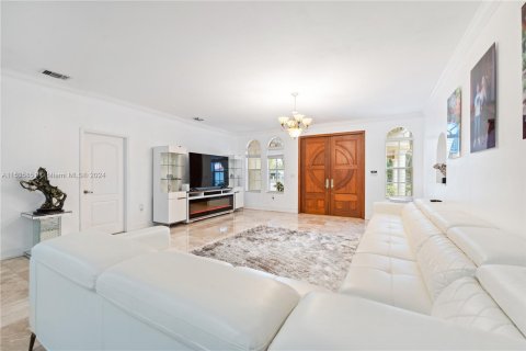 Casa en venta en Miami Springs, Florida, 5 dormitorios, 344.95 m2 № 1030823 - foto 5