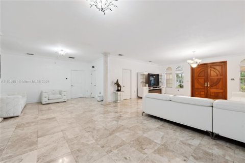Casa en venta en Miami Springs, Florida, 5 dormitorios, 344.95 m2 № 1030823 - foto 18