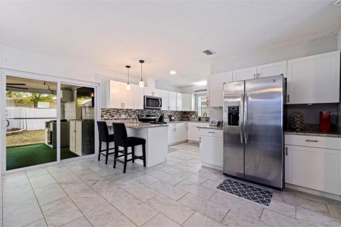 Villa ou maison à vendre à Pinellas Park, Floride: 4 chambres, 146.97 m2 № 1349853 - photo 11