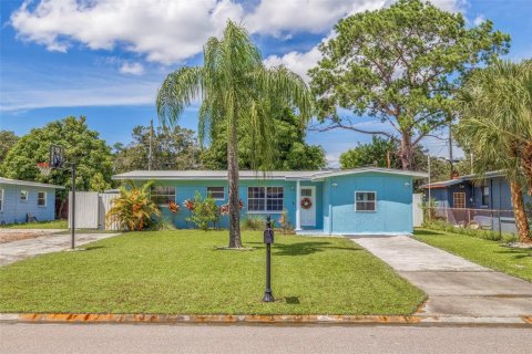 Villa ou maison à vendre à Pinellas Park, Floride: 4 chambres, 146.97 m2 № 1349853 - photo 1