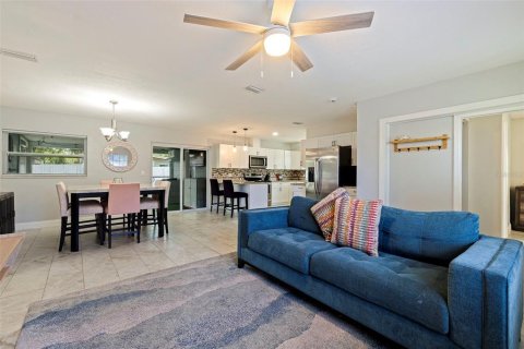 Villa ou maison à vendre à Pinellas Park, Floride: 4 chambres, 146.97 m2 № 1349853 - photo 6