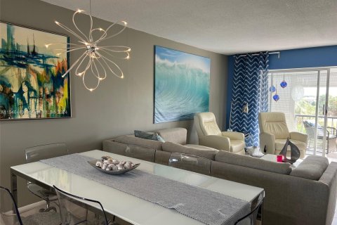 Condo in Hollywood, Florida, 2 bedrooms  № 1050957 - photo 6