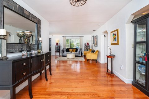 Casa en venta en Miami Springs, Florida, 5 dormitorios, 294.13 m2 № 1404260 - foto 12