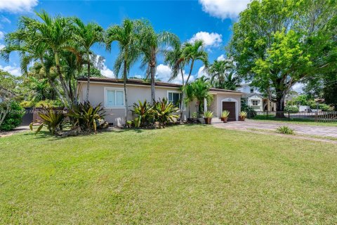 Villa ou maison à vendre à Miami Springs, Floride: 5 chambres, 294.13 m2 № 1404260 - photo 1