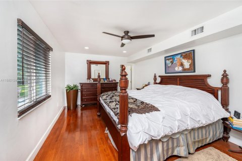 Casa en venta en Miami Springs, Florida, 5 dormitorios, 294.13 m2 № 1404260 - foto 23