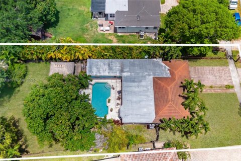 Villa ou maison à vendre à Miami Springs, Floride: 5 chambres, 294.13 m2 № 1404260 - photo 7