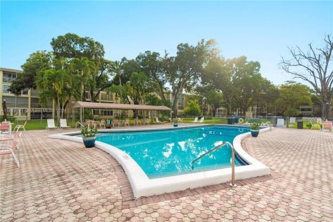 Condo in Lauderdale Lakes, Florida, 1 bedroom  № 1404257 - photo 4