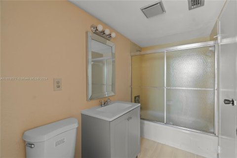 Condominio en venta en Lauderdale Lakes, Florida, 1 dormitorio, 65.5 m2 № 1404257 - foto 20