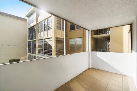 Copropriété à vendre à Lauderdale Lakes, Floride: 1 chambre, 65.5 m2 № 1404257 - photo 16