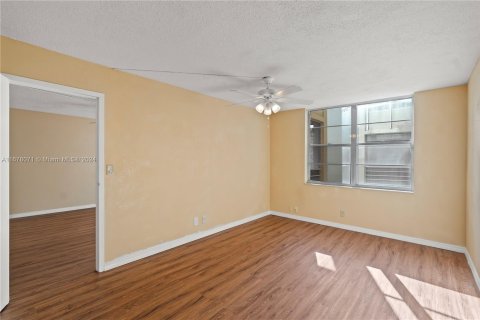 Copropriété à vendre à Lauderdale Lakes, Floride: 1 chambre, 65.5 m2 № 1404257 - photo 27