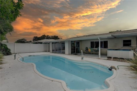 House in Largo, Florida 2 bedrooms, 112.88 sq.m. № 1344364 - photo 2