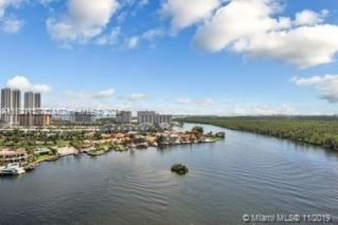 Condo in Sunny Isles Beach, Florida, 3 bedrooms  № 1242001 - photo 1