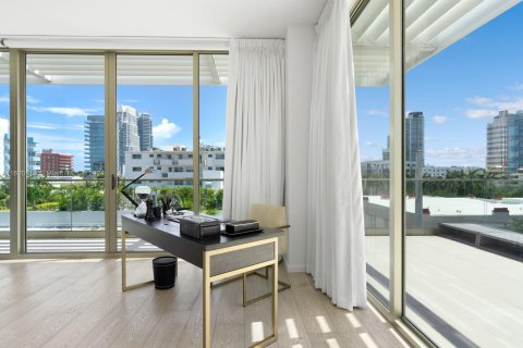 Condo in Miami Beach, Florida, 4 bedrooms  № 1242013 - photo 24