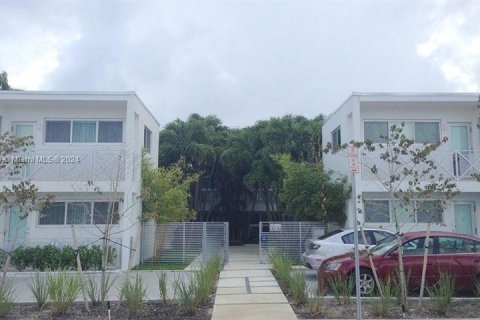 Купить кондоминиум в Майами-Бич, Флорида 2 спальни, 79.06м2, № 1037467 - фото 1