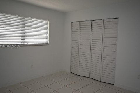 House in Miami, Florida 3 bedrooms, 231.14 sq.m. № 1397027 - photo 14