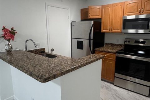 Condo in Pompano Beach, Florida, 1 bedroom  № 1397025 - photo 7