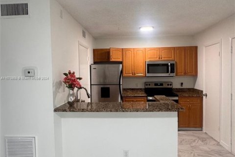 Condo in Pompano Beach, Florida, 1 bedroom  № 1397025 - photo 14