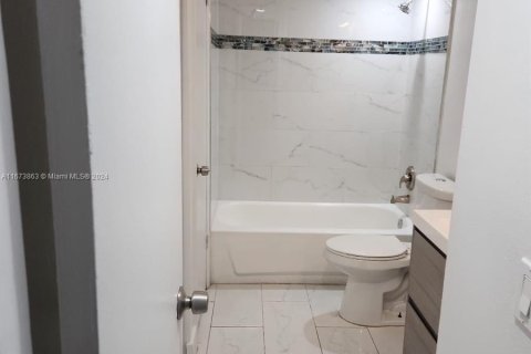 Condo in Miami, Florida, 1 bedroom  № 1397028 - photo 7