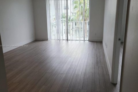 Condo in Miami, Florida, 1 bedroom  № 1397028 - photo 9