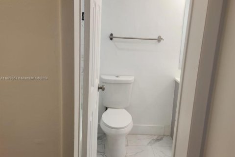 Condo in Miami, Florida, 1 bedroom  № 1397028 - photo 3