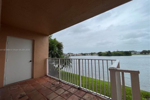 Townhouse in Oakland Park, Florida 3 bedrooms, 132.85 sq.m. № 1397029 - photo 17