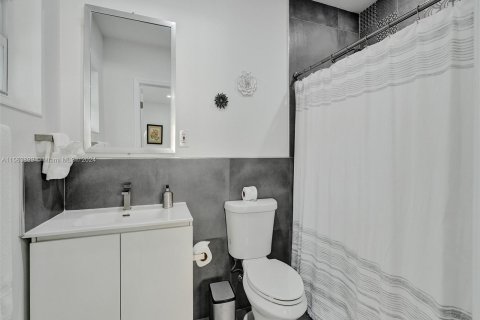 Immobilier commercial à vendre à Miami, Floride: 199.93 m2 № 1099240 - photo 26