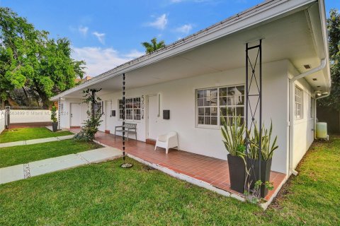 Propiedad comercial en venta en Miami, Florida, 199.93 m2 № 1099240 - foto 1