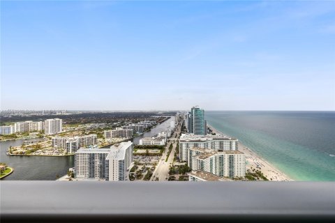 Condo in Hollywood, Florida, 1 bedroom  № 1074302 - photo 23