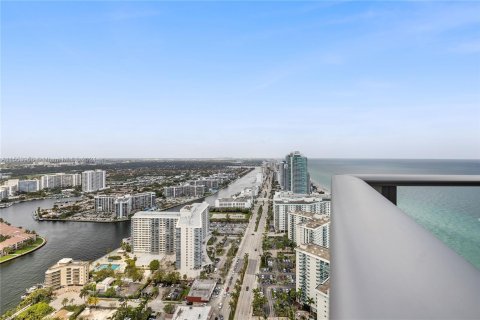 Condo in Hollywood, Florida, 1 bedroom  № 1074302 - photo 22