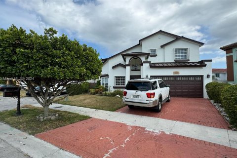 House in Miami, Florida 3 bedrooms, 180.14 sq.m. № 1231956 - photo 4