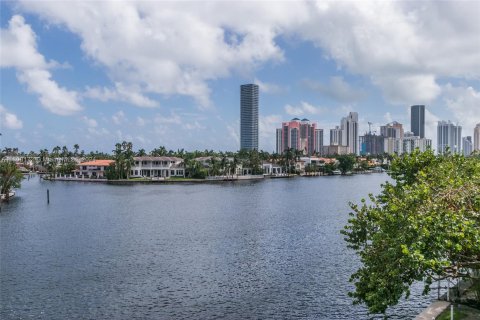 Touwnhouse à vendre à Aventura, Floride: 3 chambres, 255.02 m2 № 1231958 - photo 3