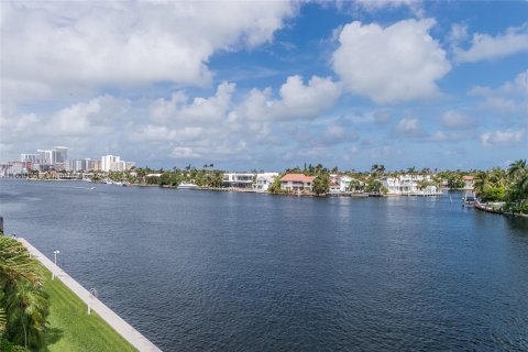 Touwnhouse à vendre à Aventura, Floride: 3 chambres, 255.02 m2 № 1231958 - photo 18