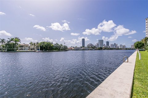 Touwnhouse à vendre à Aventura, Floride: 3 chambres, 255.02 m2 № 1231958 - photo 10