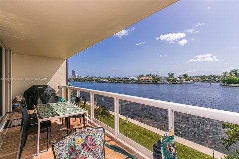 Adosado en venta en Aventura, Florida, 3 dormitorios, 255.02 m2 № 1231958 - foto 13