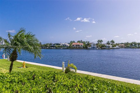 Adosado en venta en Aventura, Florida, 3 dormitorios, 255.02 m2 № 1231958 - foto 11