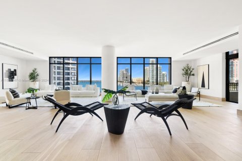 Condominio en venta en Miami Beach, Florida, 5 dormitorios, 708.84 m2 № 1037485 - foto 1