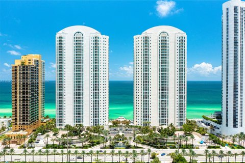 Condominio en venta en Sunny Isles Beach, Florida, 4 dormitorios, 346.99 m2 № 1037455 - foto 2