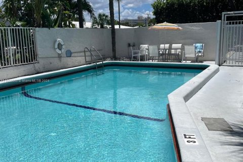 Condo in Fort Lauderdale, Florida, 1 bedroom  № 1362315 - photo 14