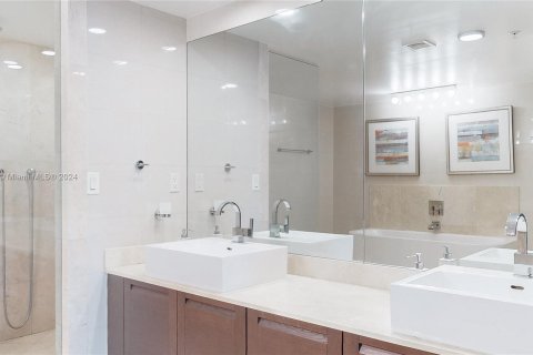 Condo in Sunny Isles Beach, Florida, 3 bedrooms  № 1372365 - photo 22