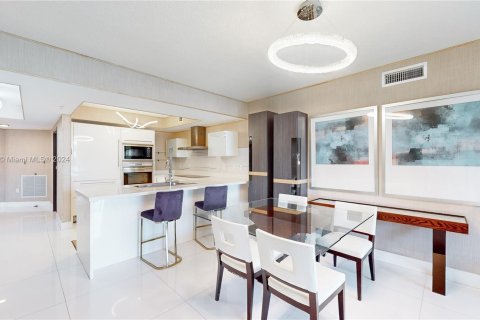 Condominio en venta en Sunny Isles Beach, Florida, 3 dormitorios, 153.1 m2 № 1372365 - foto 14