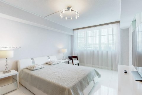 Condominio en venta en Sunny Isles Beach, Florida, 3 dormitorios, 153.1 m2 № 1372365 - foto 19