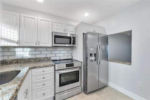 Condo in Sunrise, Florida, 2 bedrooms  № 1222666 - photo 15