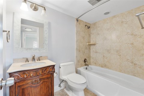 Condo in Sunrise, Florida, 2 bedrooms  № 1222666 - photo 4