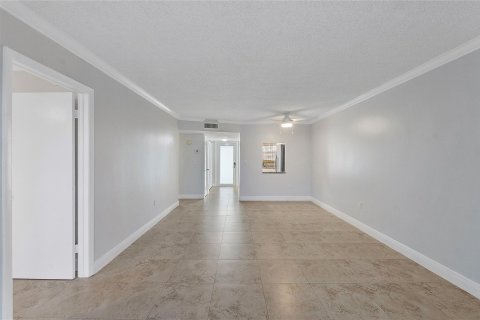 Condo in Sunrise, Florida, 2 bedrooms  № 1222666 - photo 8