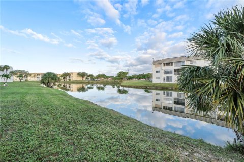 Condo in Sunrise, Florida, 2 bedrooms  № 1222666 - photo 1